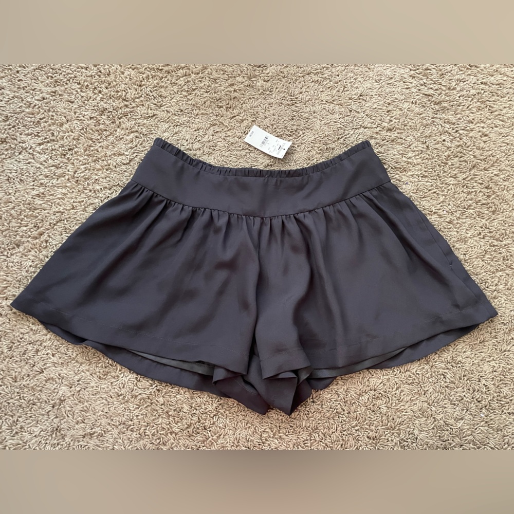 NWT Express Gray Flowy Shorts - Size 6